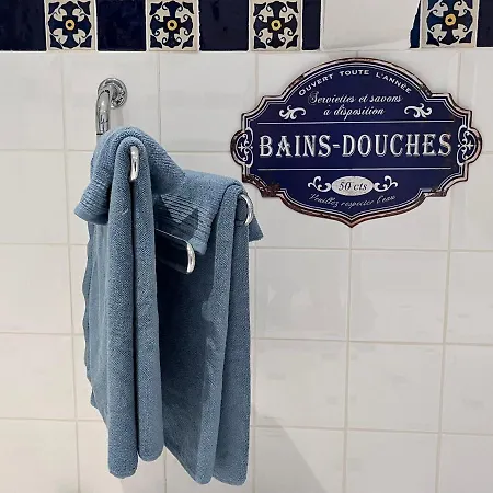 Le Bouquet Bleu Nocleg ze śniadaniem 3*